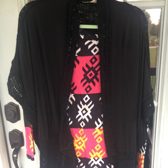 Aztec top - Picture 3 of 3